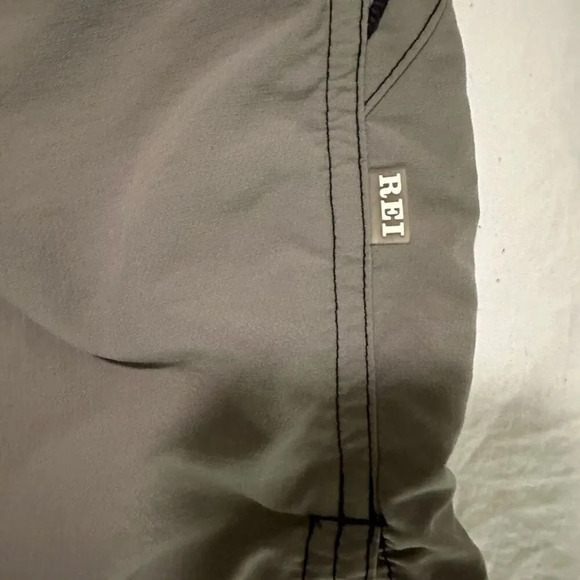 REI Men's‎ Biking Pants with cushion insert Size L Grey - Picture 3 of 6